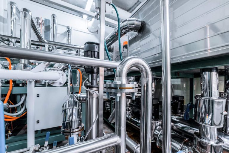 Industrial refrigerating machine. Industrial cooling of liquids and gases.